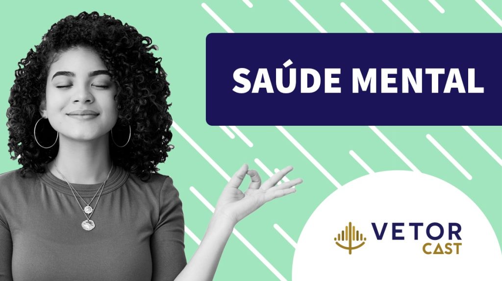 Mulher com os olhos fechados, expressão feliz e braços e mãos em posição de meditação